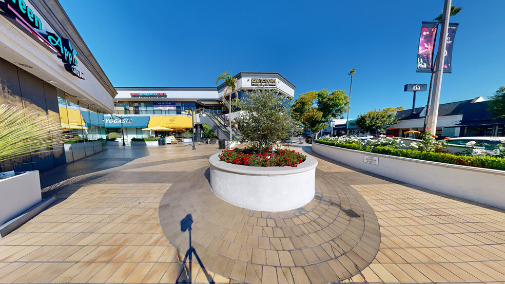 12265 Ventura Blvd, Studio City, CA for rent - Matterport 3D Scan - Image 2 of 19