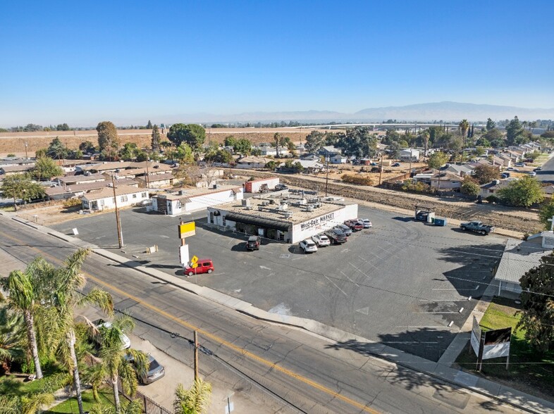 250 Stine Rd, Bakersfield, CA for sale - Building Photo - Image 2 of 9