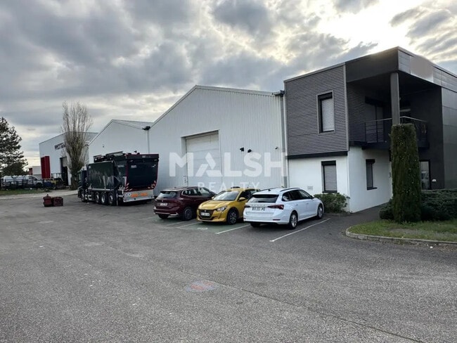Location Local d'activités 1 560 m²