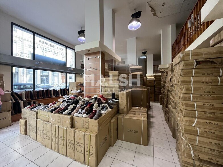 Retail in Lyon to rent - Interior Photo - Image 2 of 4