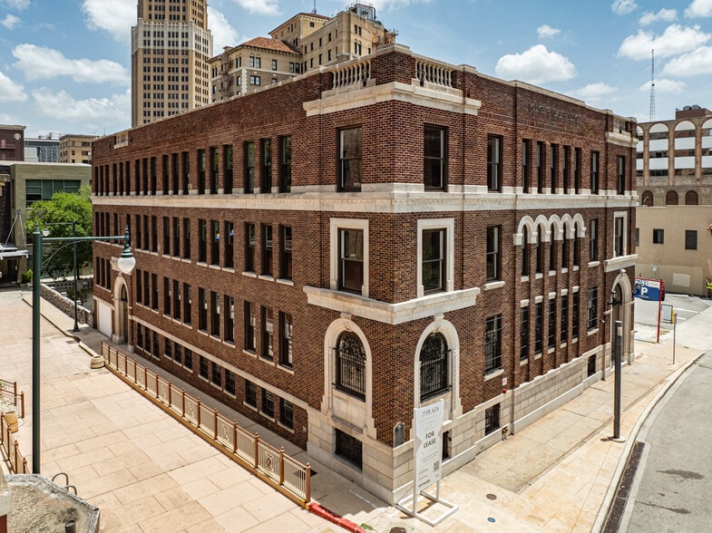 200 Main Plz, San Antonio, TX for rent - Building Photo - Image 1 of 27