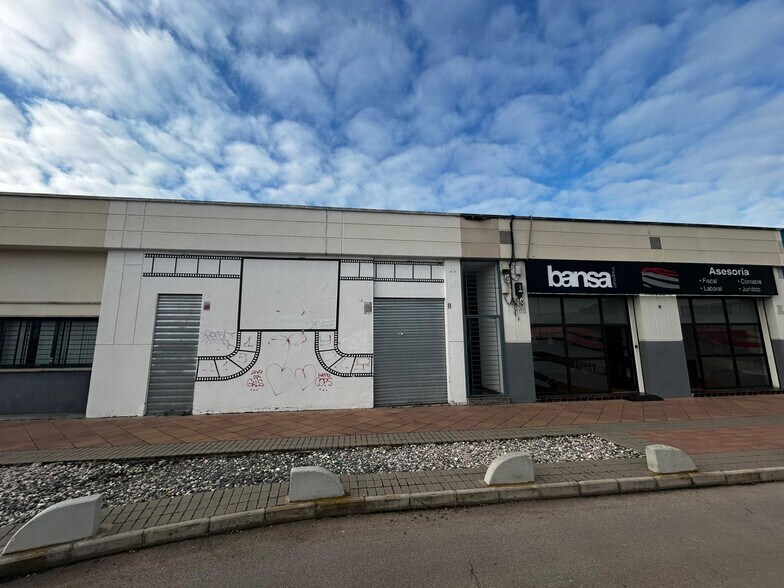 Avenida de Miguel de Cervantes, 2, Murcia, Murcia to rent - Building Photo - Image 3 of 7