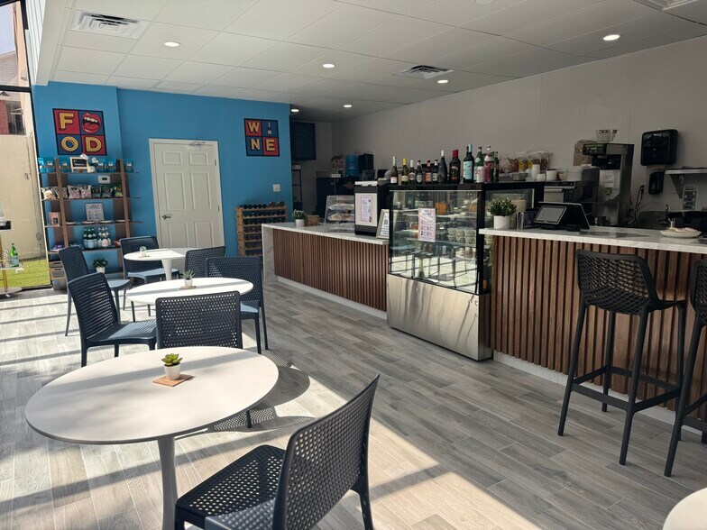 2000 Bering Dr, Houston, TX to rent - Building Photo - Image 3 of 25