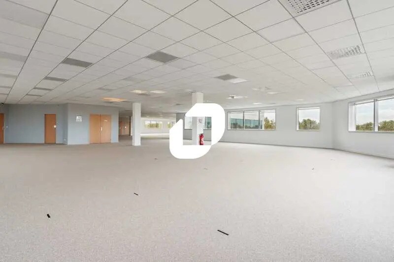 Office in Villepinte to rent Building Photo- Image 1 of 14