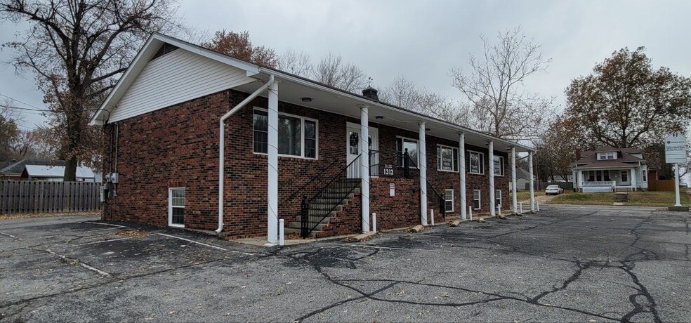 1313 W 16th St, Sedalia, MO for sale - Primary Photo - Image 1 of 15