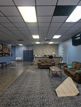 6125 N 2nd St, Loves Park, IL to rent Interior Photo- Image 2 of 2