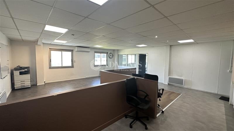 Office in Neuilly-Plaisance to rent - Interior Photo - Image 2 of 8