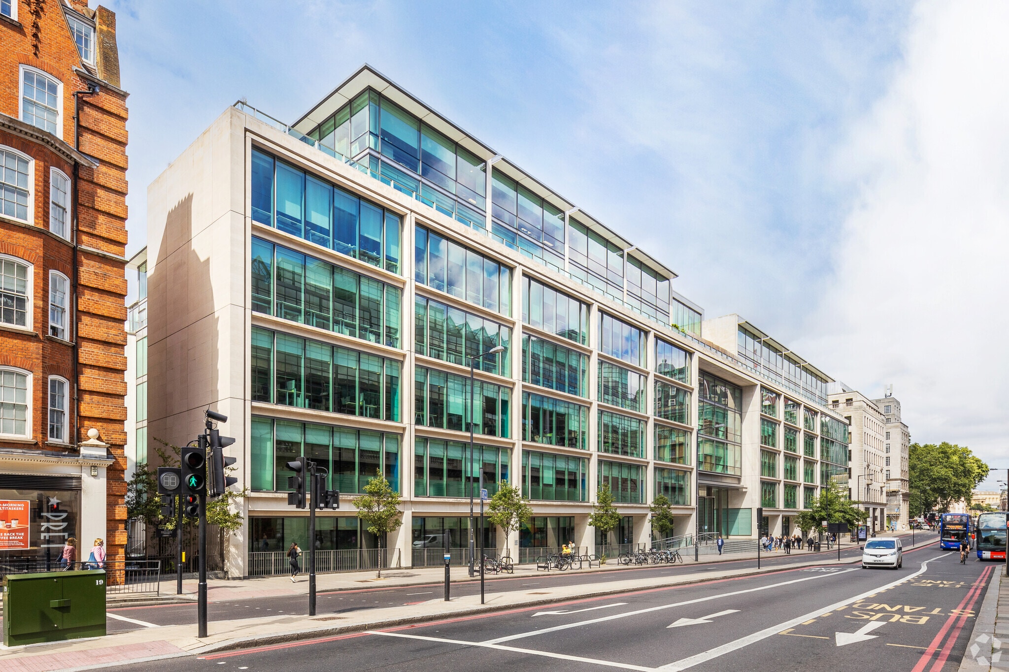 76 Buckingham Palace Rd, London to rent Primary Photo- Image 1 of 15
