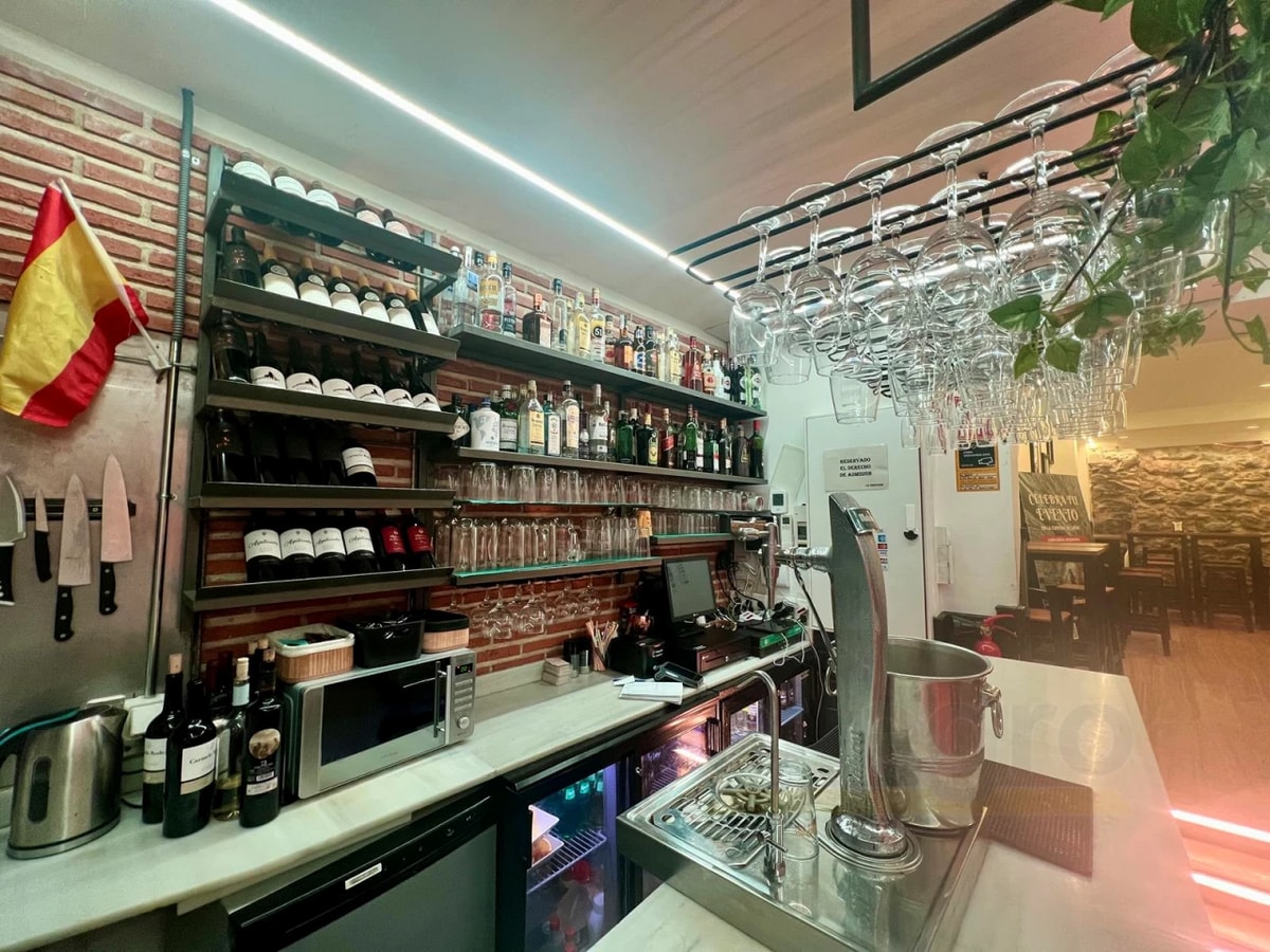 Madrid, MAD 28005 - Unit Puerta 01 -  - Interior Photo - Image 2 of 20