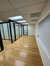 711-713 Santa Cruz Ave, Menlo Park, CA to rent Interior Photo- Image 1 of 5