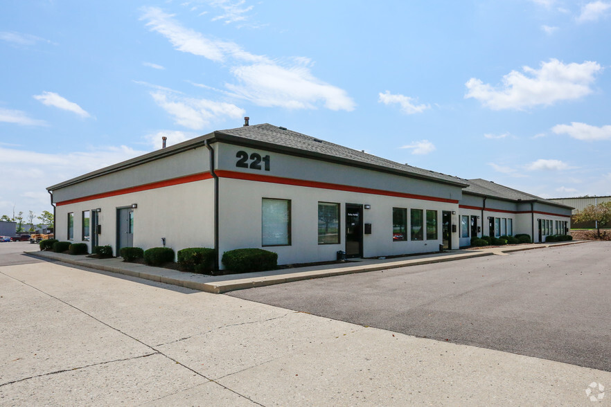 221-229 S Pioneer Blvd, Springboro, OH for rent - Building Photo - Image 3 of 8