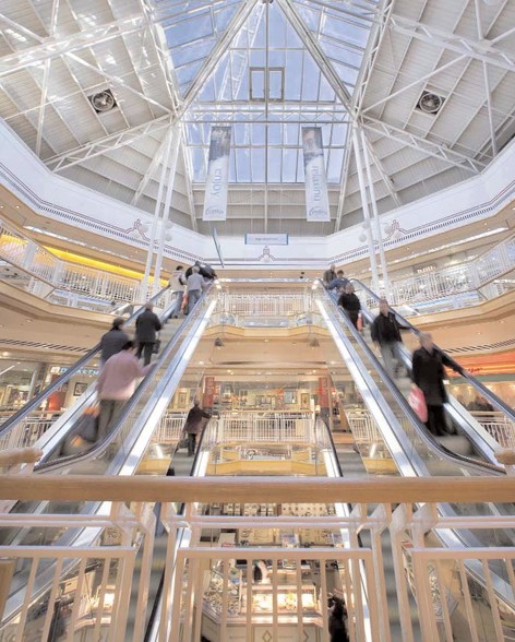 23 High St, Paisley to rent - Lobby - Image 3 of 9