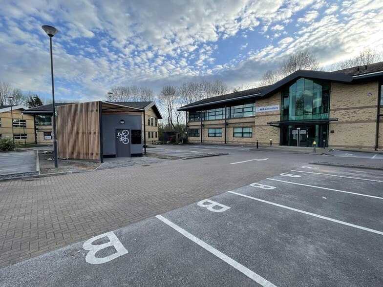 Warrington Rd, Warrington to rent - Building Photo - Image 2 of 4