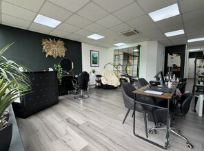 Courtenay St, Newton Abbot to rent Interior Photo- Image 1 of 4