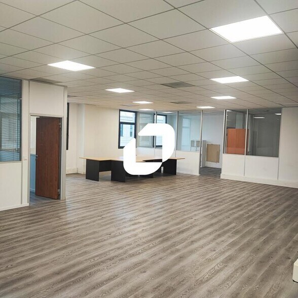 Office in Créteil to rent - Interior Photo - Image 2 of 11