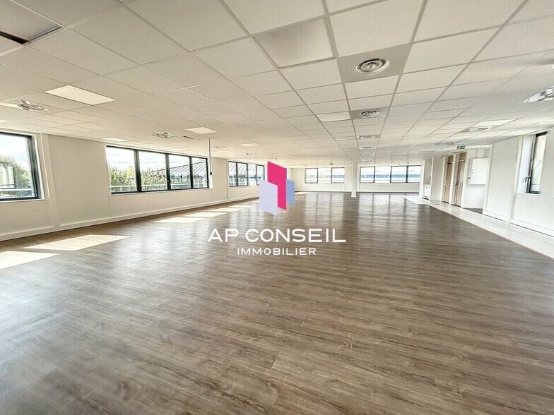 Light Industrial in Trappes to rent - Interior Photo - Image 3 of 6