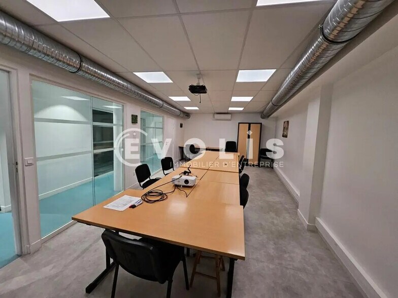 Office in Montrouge to rent - Building Photo - Image 1 of 11