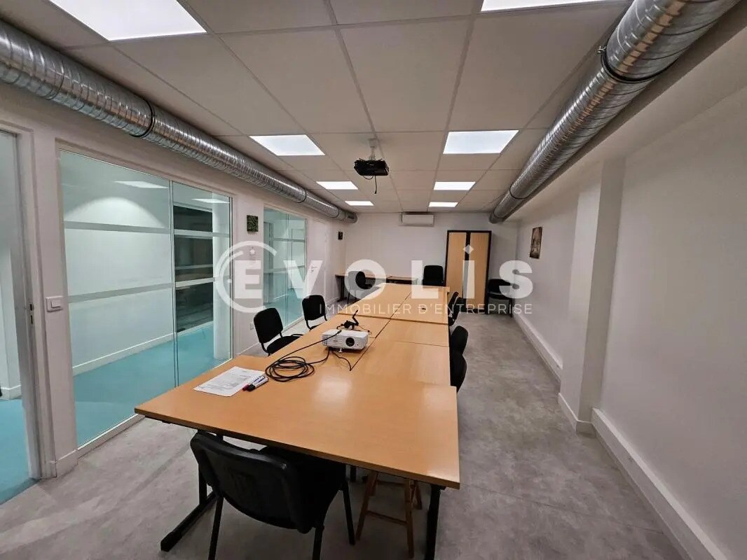 Office in Montrouge to rent Building Photo- Image 1 of 12