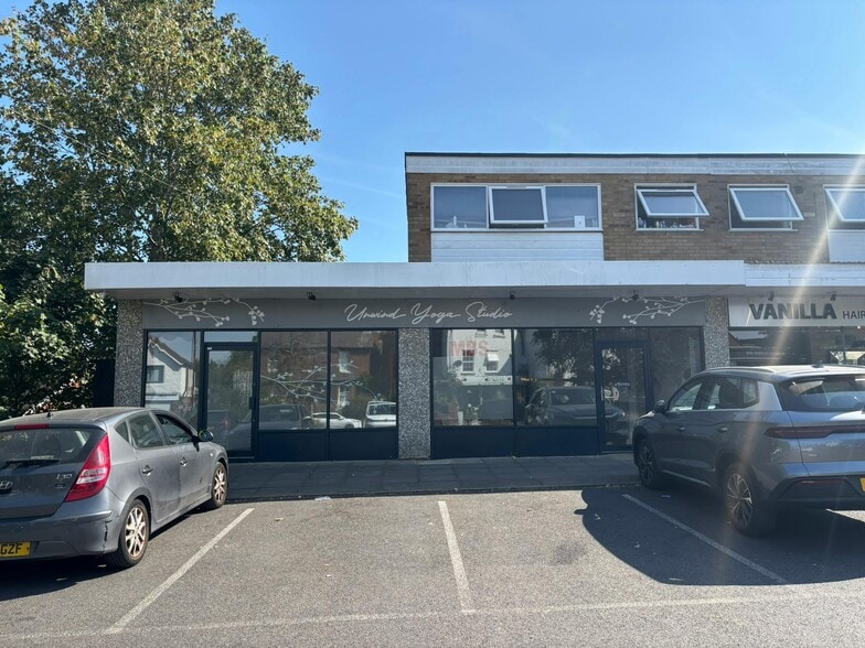 11-13 Station Para, Cookham to rent - Building Photo - Image 2 of 7