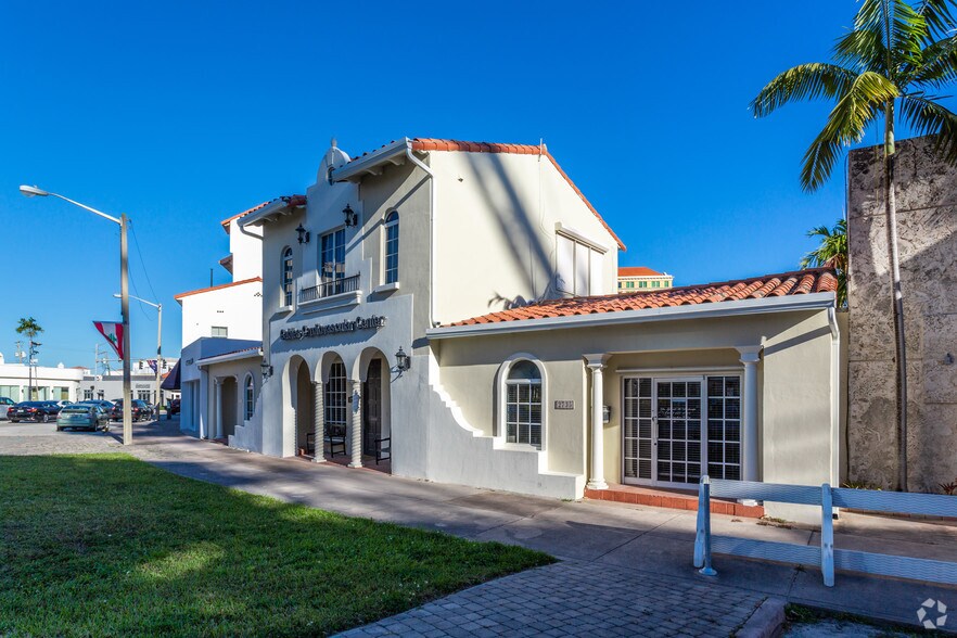 2735 Ponce de Leon Blvd, Coral Gables, FL for rent - Building Photo - Image 2 of 5