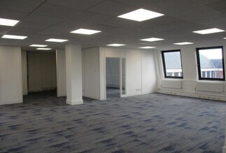 314 Regents Park Rd, London to rent Interior Photo- Image 1 of 2