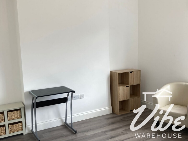 1 Hillmarton Rd, London to rent - Building Photo - Image 3 of 16