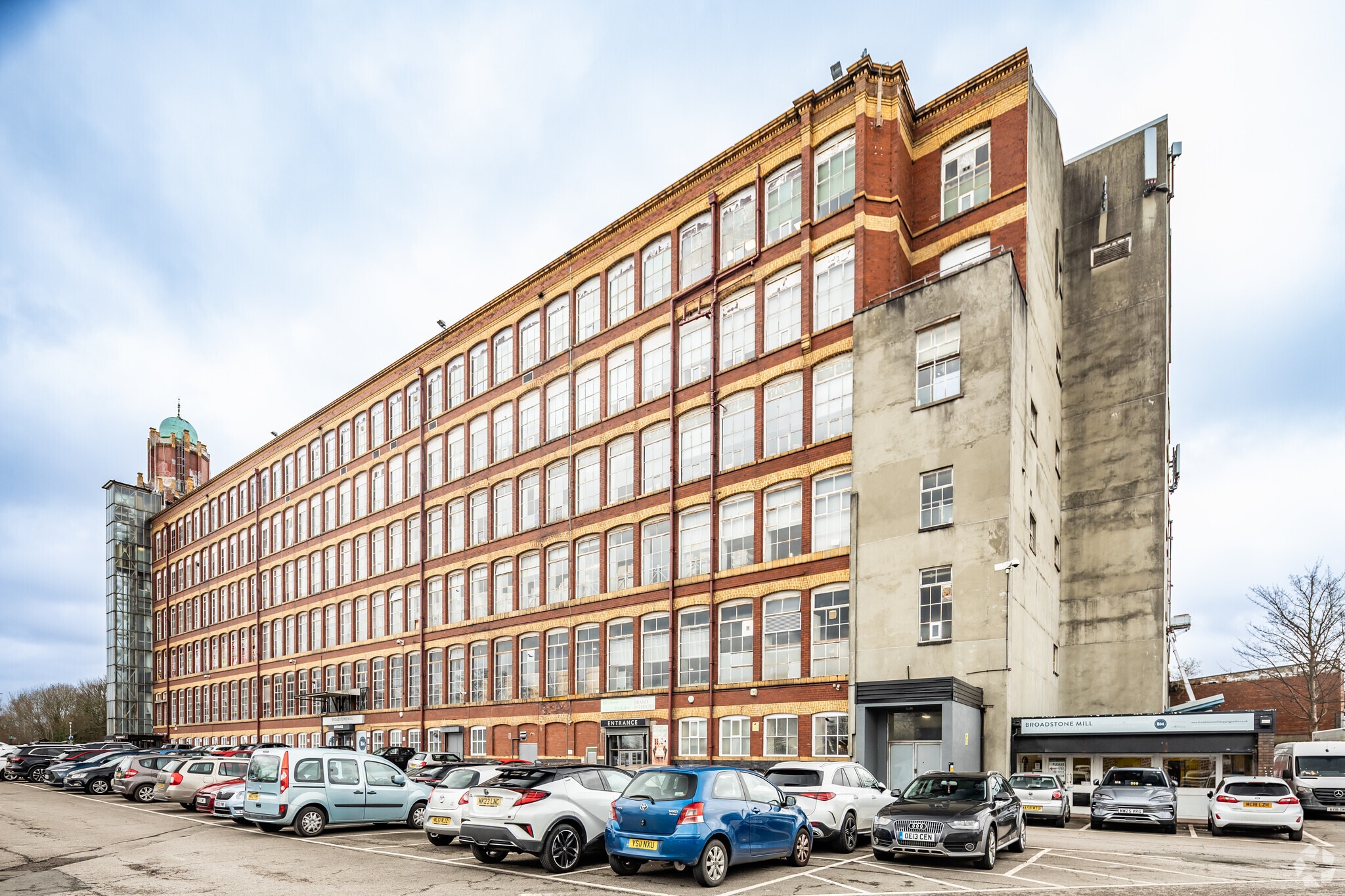 Broadstone Rd, Stockport to rent Primary Photo- Image 1 of 7