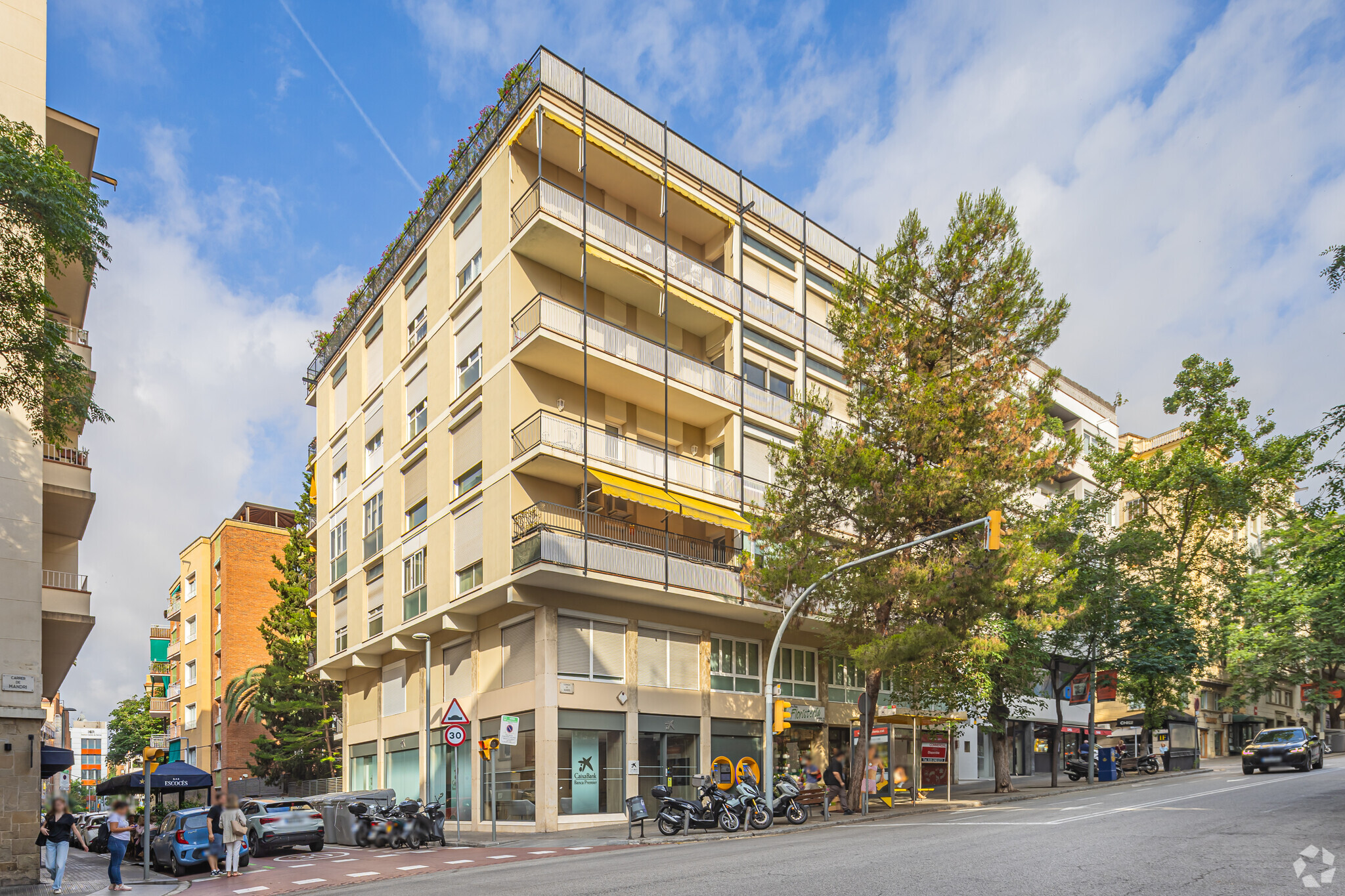 Retail in Barcelona, Barcelona to rent Primary Photo- Image 1 of 6