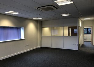 Gelders Hall Rd, Shepshed to rent Interior Photo- Image 2 of 2