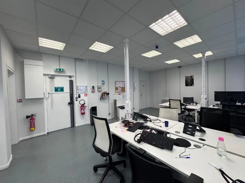 Build-to-Rent in Paris for sale - Building Photo - Image 3 of 12