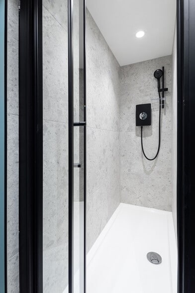 7-8 Savile Row, London to rent - Interior Photo - Image 3 of 7