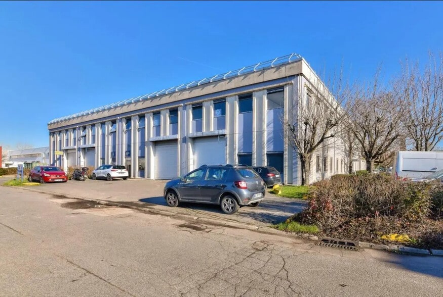 16 Rue Henri Becquerel, Aulnay-sous-Bois to rent - Building Photo - Image 2 of 2