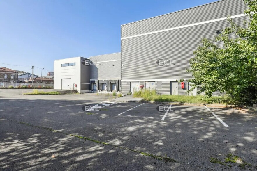 Light Industrial in Romainville to rent - Building Photo - Image 3 of 19