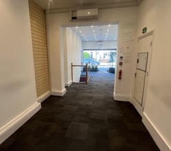 320 Lee High Rd, London to rent Interior Photo- Image 1 of 4