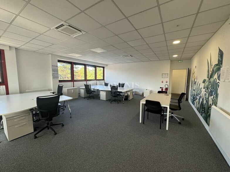 Office in Villepinte to rent - Interior Photo - Image 2 of 7