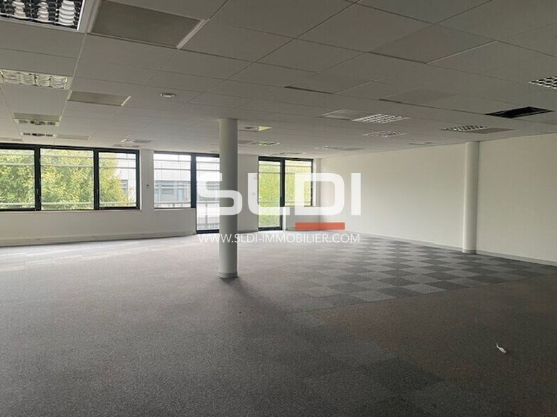 Office in Saint-Priest to rent - Interior Photo - Image 3 of 7