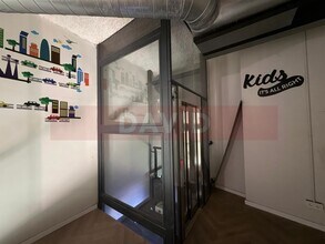 Retail in Barcelona, Barcelona to rent Interior Photo- Image 2 of 9