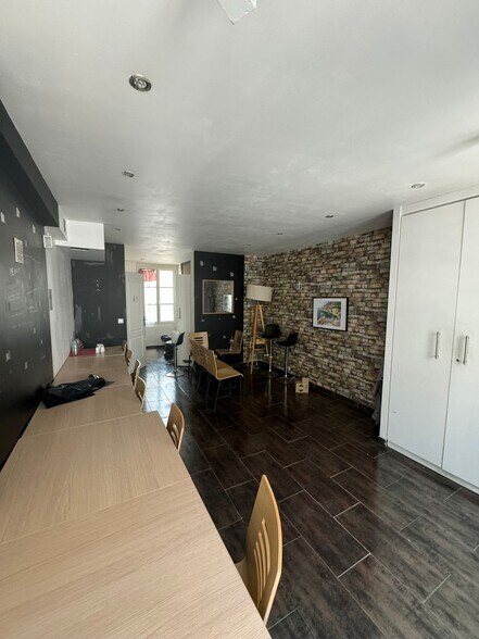 Retail in Paris to rent - Interior Photo - Image 3 of 4