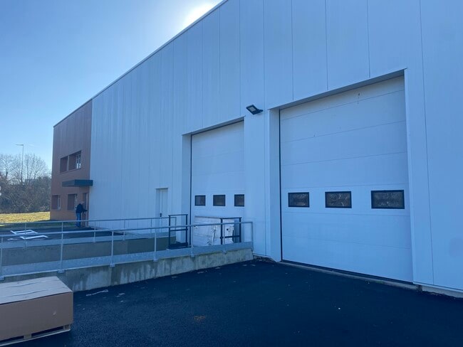 Location Entrepôt 2 100 m²
