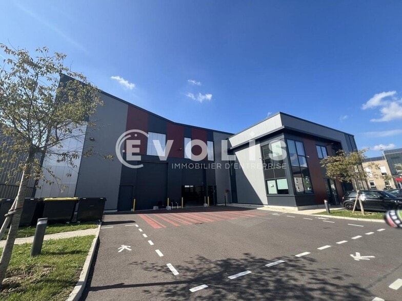 Light Industrial in Limeil-Brévannes to rent - Building Photo - Image 1 of 15