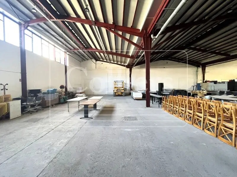 Light Industrial in Aubagne to rent Interior Photo- Image 1 of 9