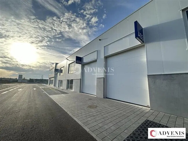 Location Local d'activités 62 m² à 4 405 m²