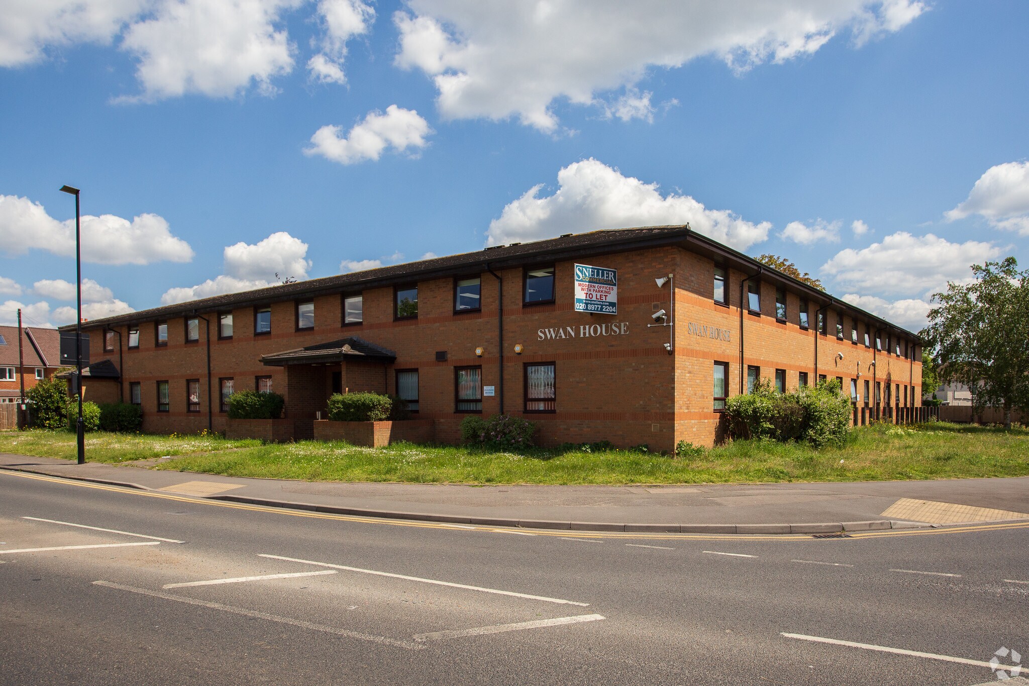 203 Swan Rd, Feltham for sale Primary Photo- Image 1 of 1