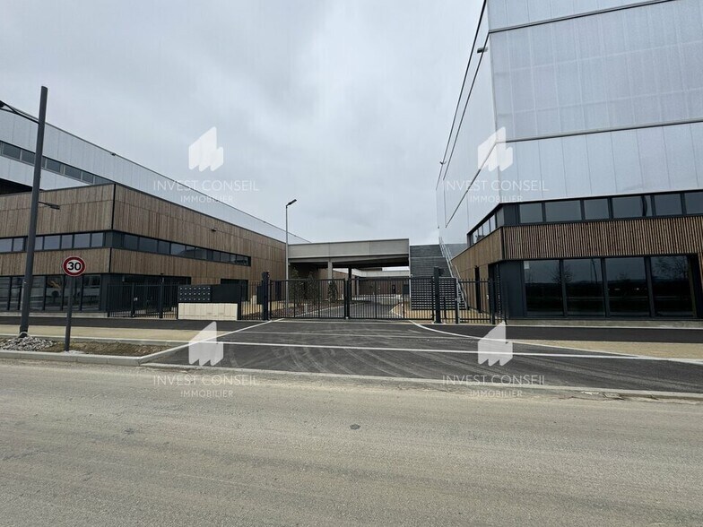 212325 Rue Du Sausset, Tremblay-en-France to rent - Building Photo - Image 1 of 14