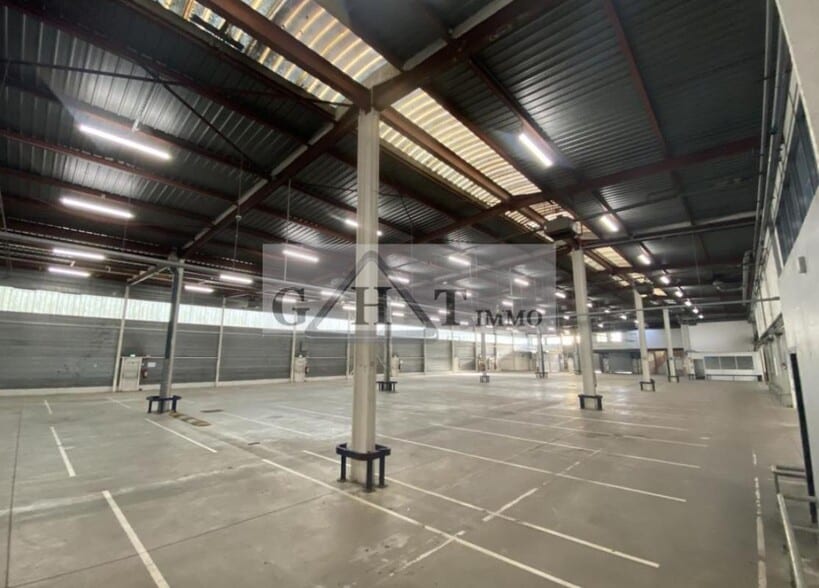 Industrial in Buc to rent - Interior Photo - Image 3 of 3
