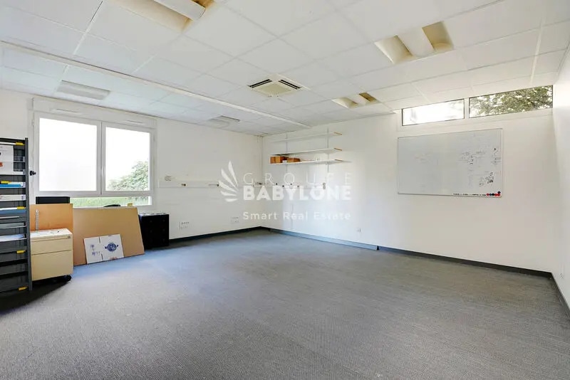 Office in Montrouge to rent - Interior Photo - Image 2 of 13