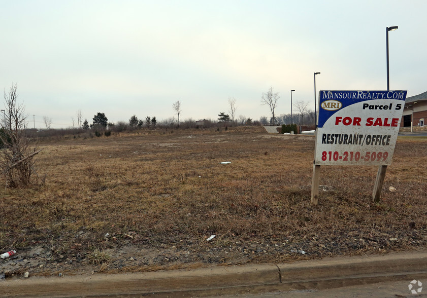 3422 Regency Park Rd, Grand Blanc, MI for sale - Primary Photo - Image 1 of 3