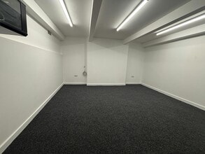 8 Cheapside, Wakefield for sale Interior Photo- Image 1 of 4