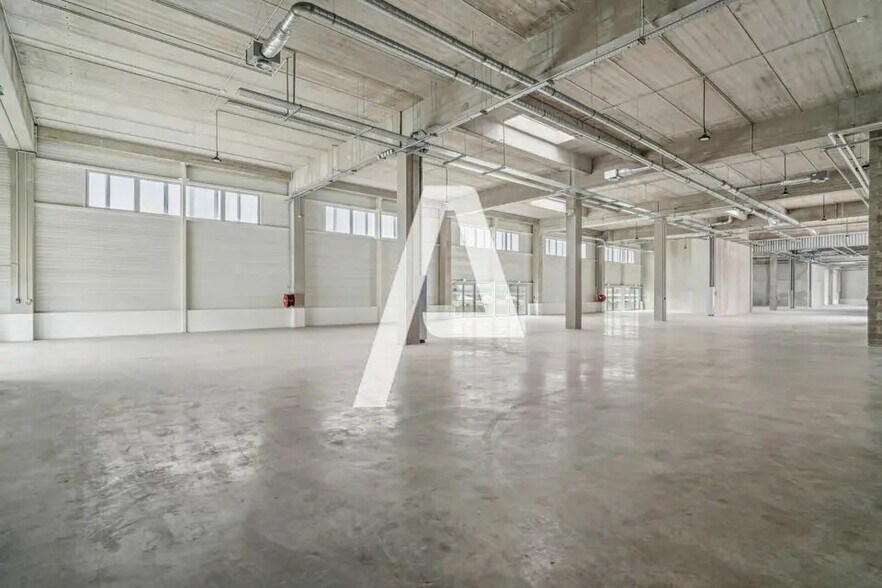 Light Industrial in Vitry-sur-Seine to rent - Interior Photo - Image 1 of 5
