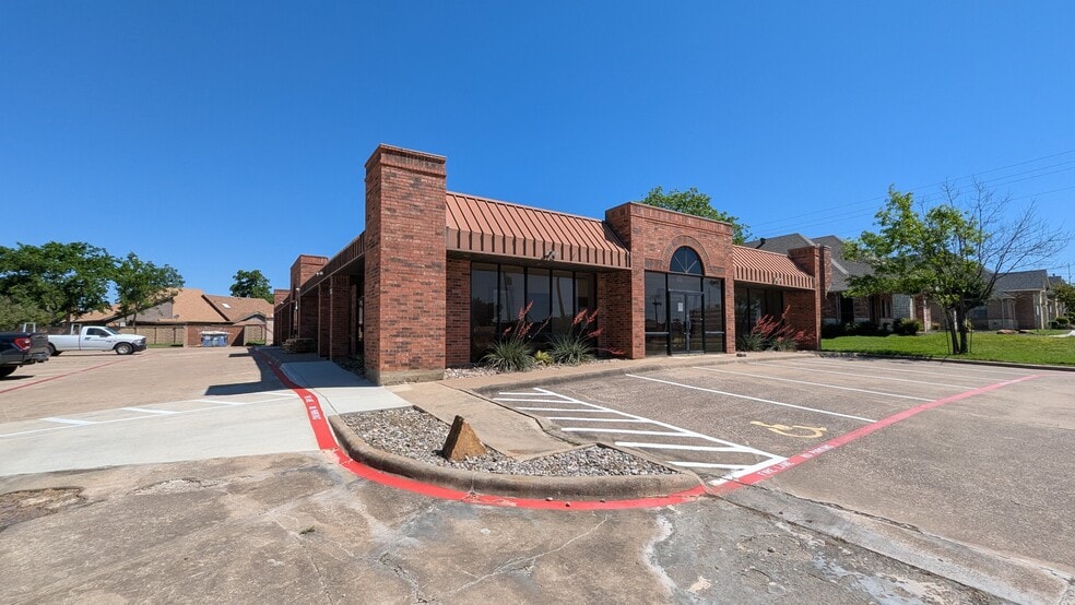 315 Harwood Rd, Bedford, TX to rent - Building Photo - Image 3 of 34